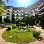 уютни планински с басейн в комплекс алпин лодж Apartamento Bansko