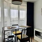 уютни планински с басейн в комплекс алпин лодж Apartamento Bansko