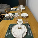 уютни планински с басейн в комплекс алпин лодж Apartamento Bansko