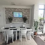 уютни планински с басейн в комплекс алпин лодж Apartamento *