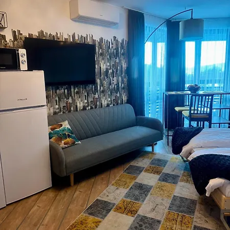 уютни планински с басейн в комплекс алпин лодж Apartman *