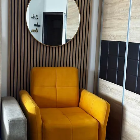 уютни планински с басейн в комплекс алпин лодж Apartman