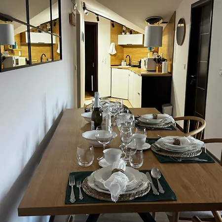 уютни планински с басейн в комплекс алпин лодж Apartman