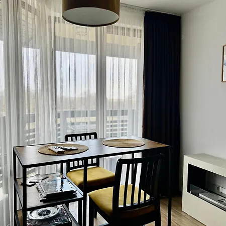уютни планински с басейн в комплекс алпин лодж Apartman Banszko