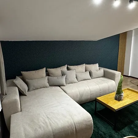 уютни планински с басейн в комплекс алпин лодж Bansko