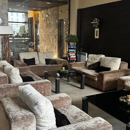 уютни планински с басейн в комплекс алпин лодж Apartman *