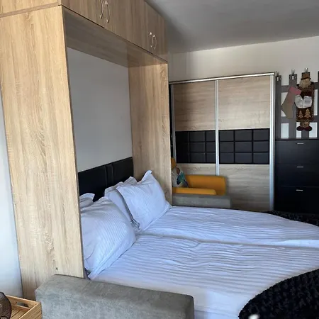 Apartment уютни планински с басейн в комплекс алпин лодж Bansko