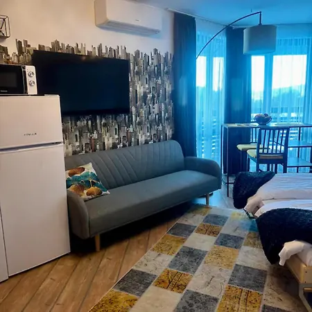 уютни планински с басейн в комплекс алпин лодж Apartment