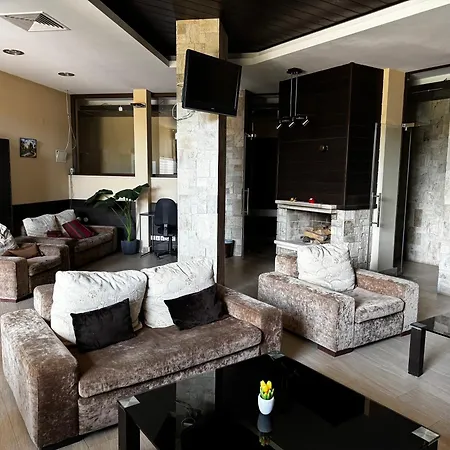 уютни планински с басейн в комплекс алпин лодж Apartment *