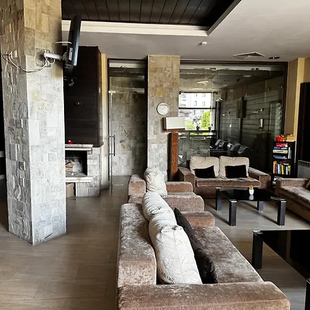 уютни планински с басейн в комплекс алпин лодж Apartment Bansko