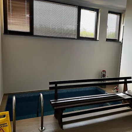 уютни планински с басейн в комплекс алпин лодж Apartment *