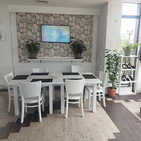 уютни планински с басейн в комплекс алпин лодж Apartment Bansko