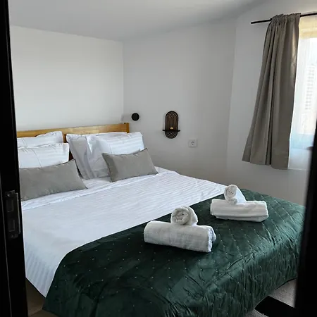 уютни планински с басейн в комплекс алпин лодж *