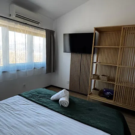 уютно планинско студио с басейн в комплекс алпин лодж Банско