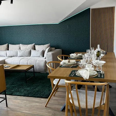 уютни планински с басейн в комплекс алпин лодж Apartment *