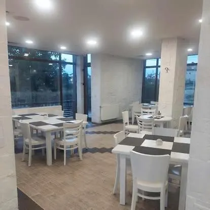 уютни планински с басейн в комплекс алпин лодж Apartmán Bansko