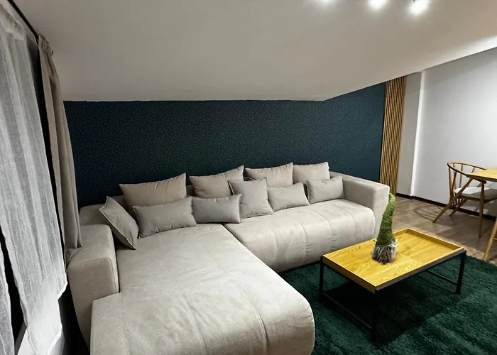 уютни планински с басейн в комплекс алпин лодж בנסקו